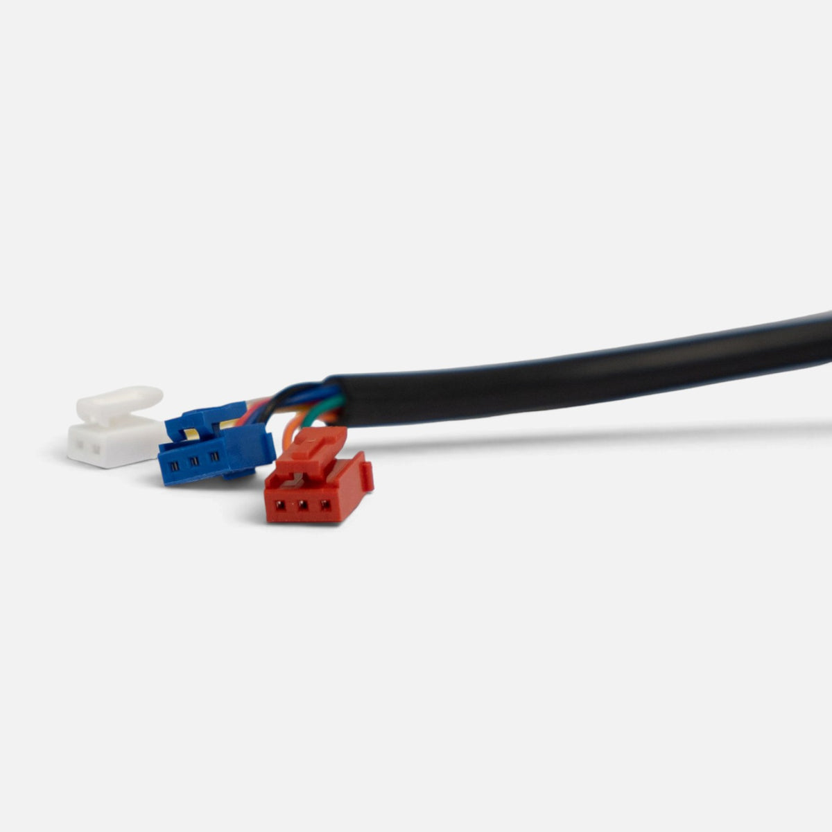 Détail des connecteurs rouge, bleu et blanc du faisceau Segway ZT3 Pro